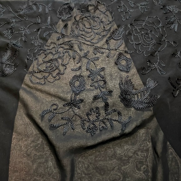 Lace shawl - Picture 2 of 4